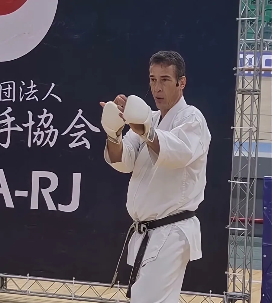 Jayme Sandall em guarda num evento da JKA no Rio de Janeiro